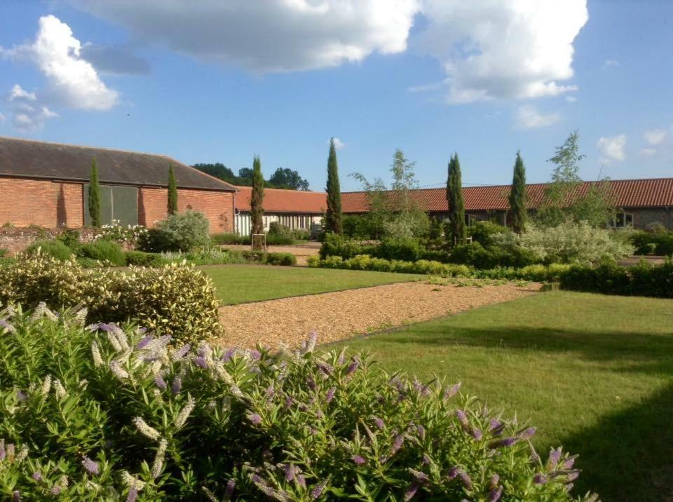 Lackford Lakes Barns Дом отдыха *